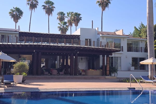 Grounds & Pool